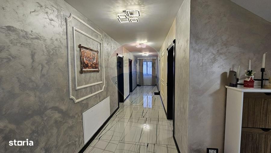 Casă cu 4 camere în Moara