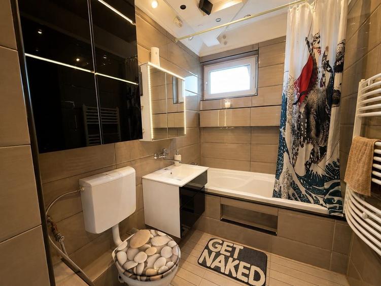 Apartament cu 3 camere decomandat, mobilat în Zorilor