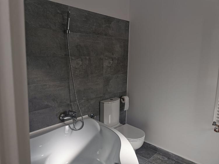 Duplex cu 5 camere cu Canalizare în Central