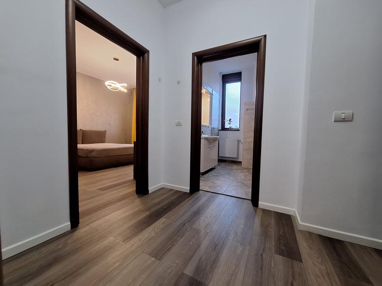 Apartament cu 3 camere decomandat, mobilat în Lipovei