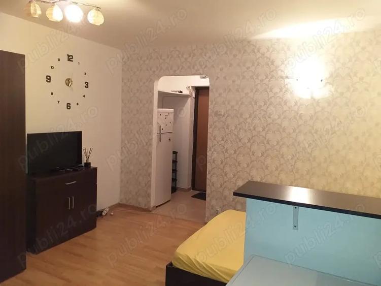 Garsonieră decomandată în Titan