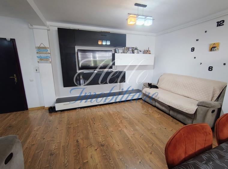 Apartament cu 3 camere semidecomandat, mobilat în Florești