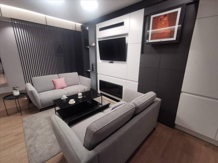 Apartament cu 3 camere decomandat, mobilat în Central