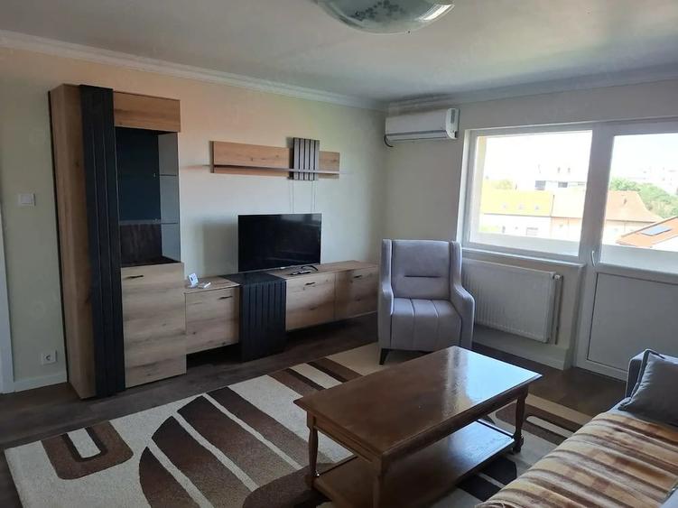 Apartament cu 3 camere decomandat în Favorit