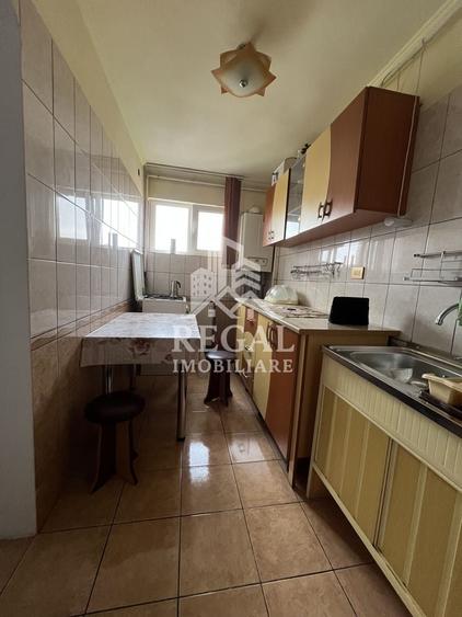 Apartament cu 2 camere decomandat, mobilat în Micro 4