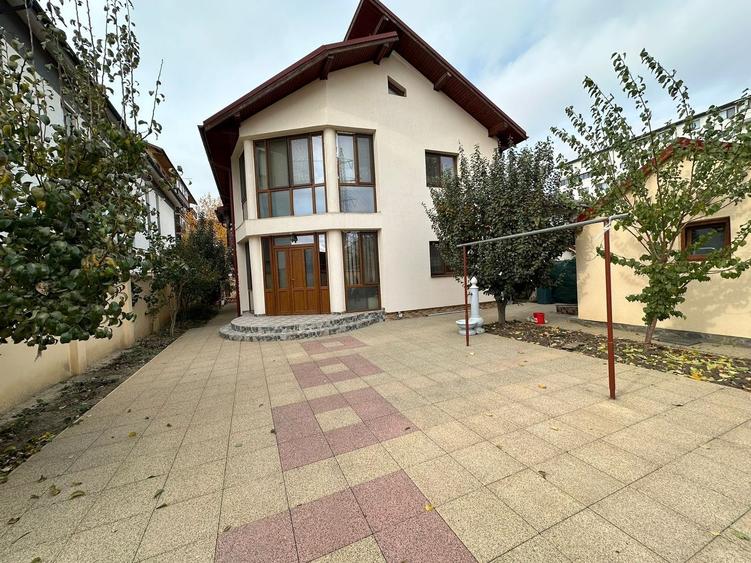 Casă cu 7 camere cu Canalizare în Chiajna