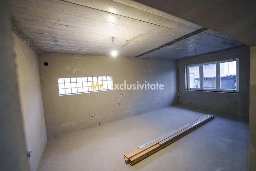 Casă cu 8 camere cu Teren 265 Mp în Romanești