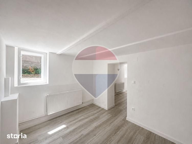 Casă cu 3 camere cu Teren 305 Mp în IAR