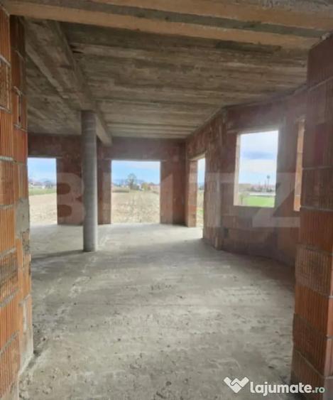 Casă cu 7 camere cu Teren 2703 Mp în Halmeu