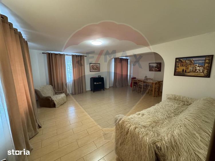 Casă cu 6 camere cu Teren 1263 Mp în Dărmănești