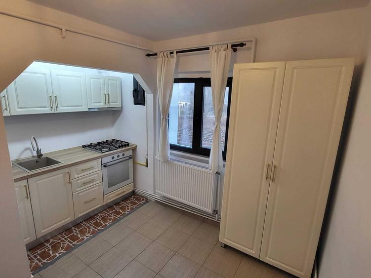 Apartament cu 2 camere decomandat în Poiana