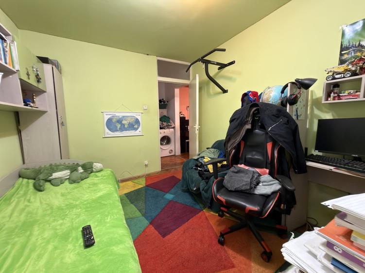 Apartament cu 3 camere semidecomandat, mobilat în Soarelui