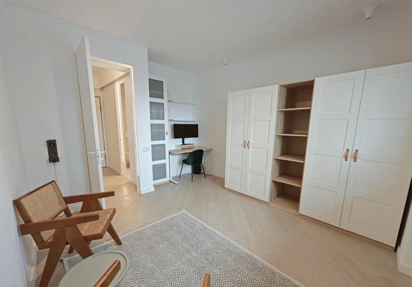 Apartament cu 3 camere semidecomandat, mobilat în Pipera