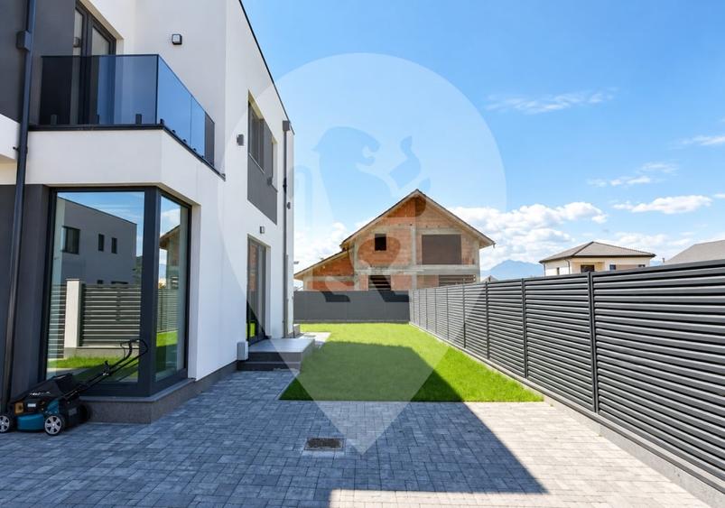 Duplex cu 4 camere cu Canalizare în Sânpetru
