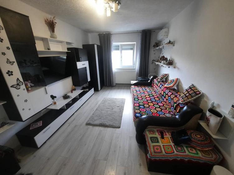 Apartament cu 2 camere decomandat, mobilat în Galata