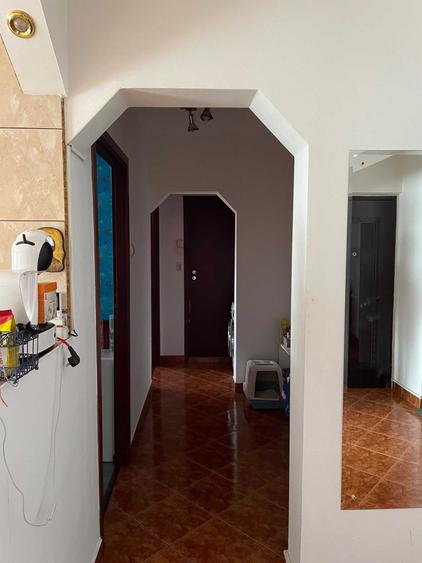 Apartament cu 3 camere decomandat în Alexandriei