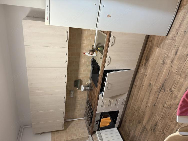 Apartament cu 3 camere semidecomandat în Dâmbovița