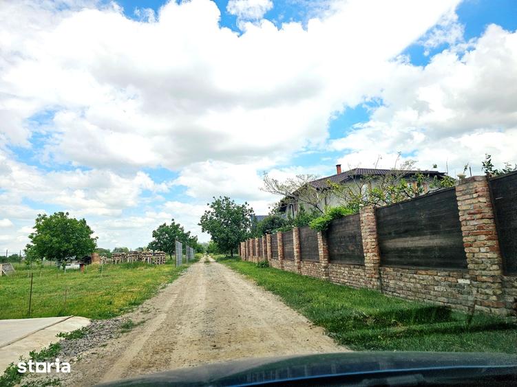 Teren de 500 mp, în Vânători