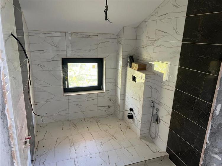 Casă cu 6 camere cu Teren 950 Mp în Central