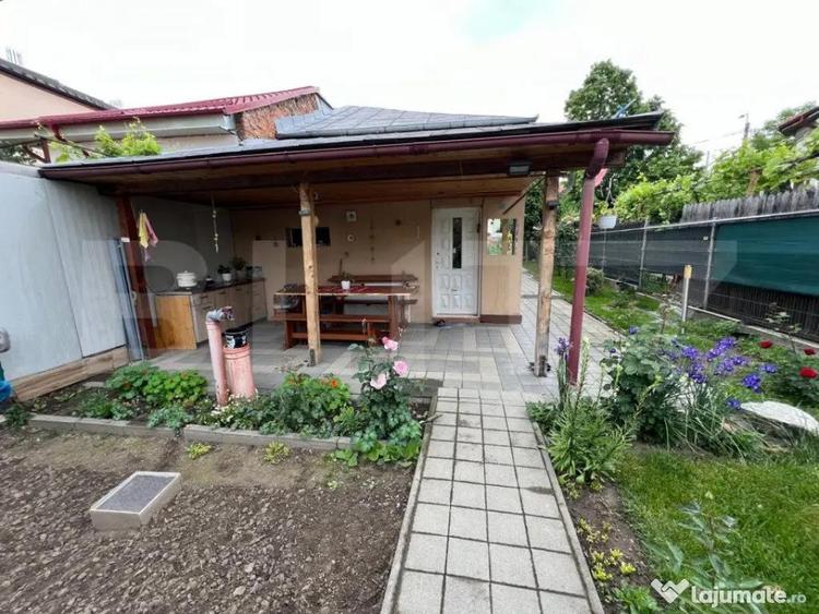 Casă cu 5 camere cu Teren 400 Mp în Valea Rosie