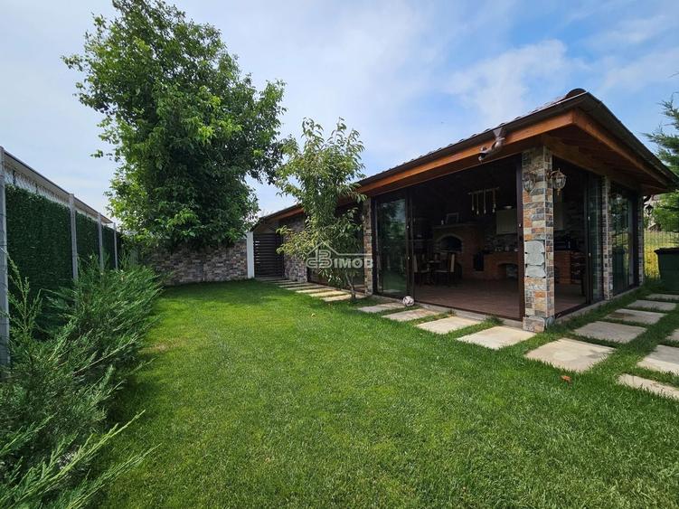 Casă cu 4 camere cu Canalizare în Periferie