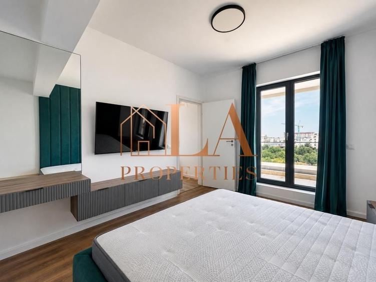 Penthouse cu 3 camere decomandat în Sud-Vest
