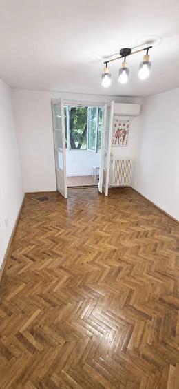 Apartament cu 2 camere semidecomandat în Victoriei