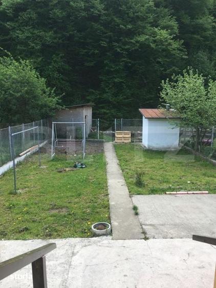 Casă cu 5 camere cu Teren 1000 Mp în Est