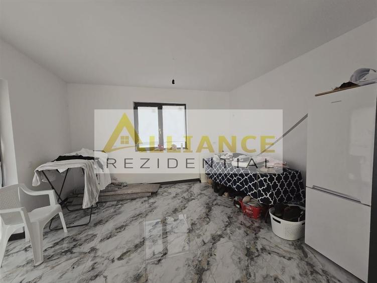 Casă individuală cu 3 camere decomandat cu Canalizare în Berceni