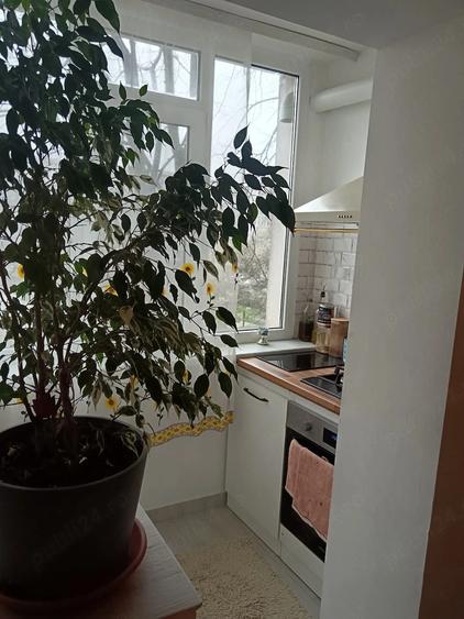 Apartament cu 3 camere decomandat în Poarta 6