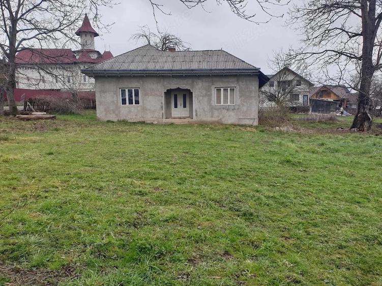 Casă cu 3 camere cu Teren 1200 Mp în Grumăzești