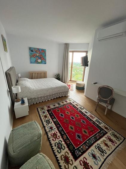 Apartament cu 3 camere semidecomandat, mobilat în P-ta Presei Libere