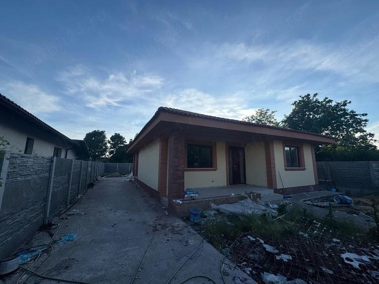 Casă cu 3 camere cu Teren 500 Mp în Sânmihaiu Român