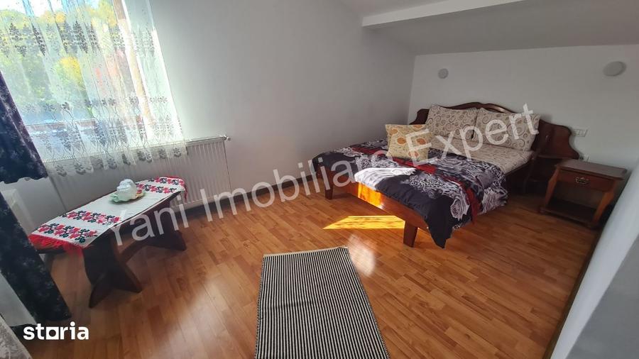 Casă cu 7 camere cu Teren 1500 Mp în Arefu