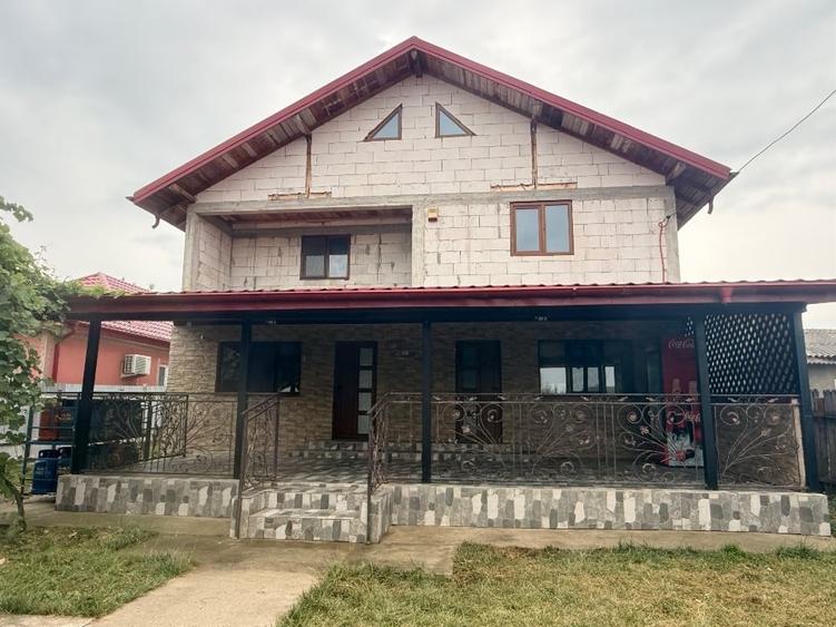 Casă individuală cu 3 camere cu Teren 2500 Mp în Păușești