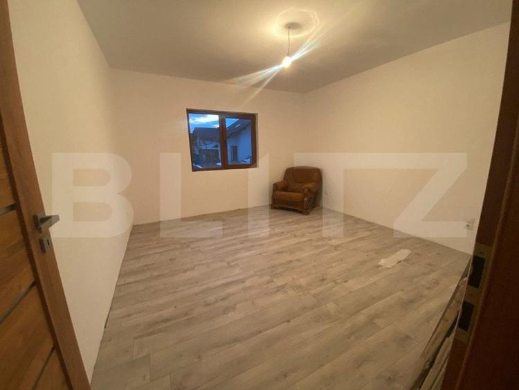 Casă individuală cu 6 camere cu Teren 500 Mp în Beclean