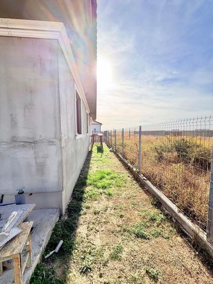 Casă individuală cu 4 camere cu Canalizare în Giroc
