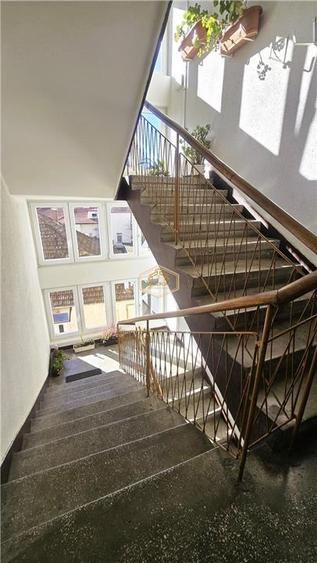 Apartament cu 3 camere decomandat, mobilat în Central