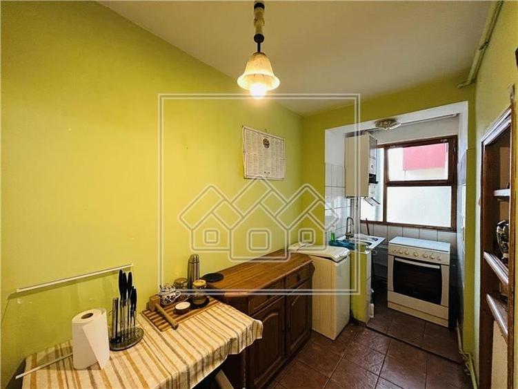 Apartament cu 3 camere decomandat în Ștrand