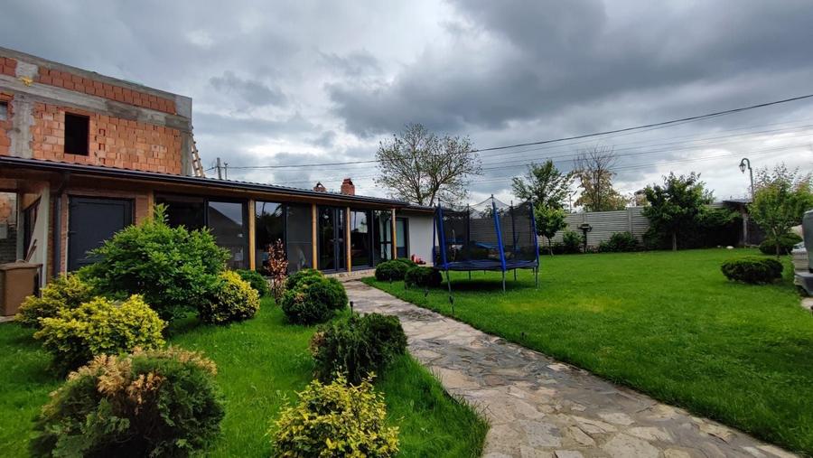 Duplex cu 4 camere cu Canalizare în Domnești