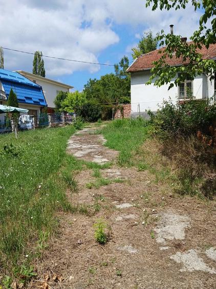 Casă cu Teren 1900 Mp în Central