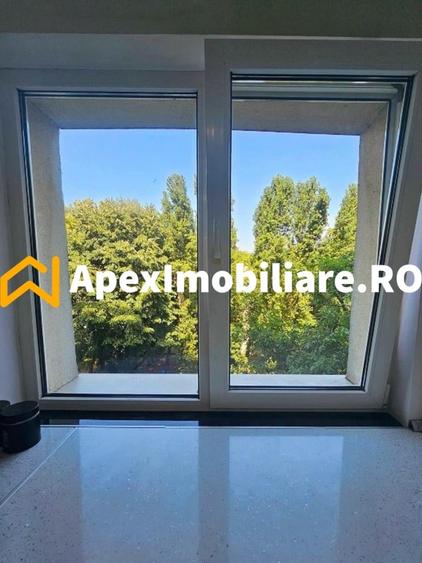 Apartament cu 3 camere decomandat, mobilat în Alexandru Obregia