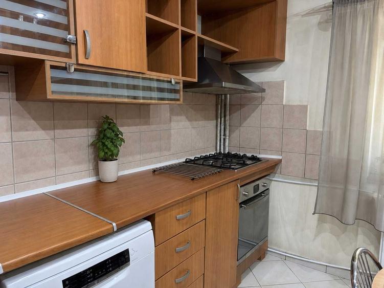 Apartament cu 4 camere decomandat în Sebastian
