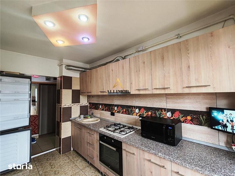Apartament cu 2 camere decomandat în Republicii