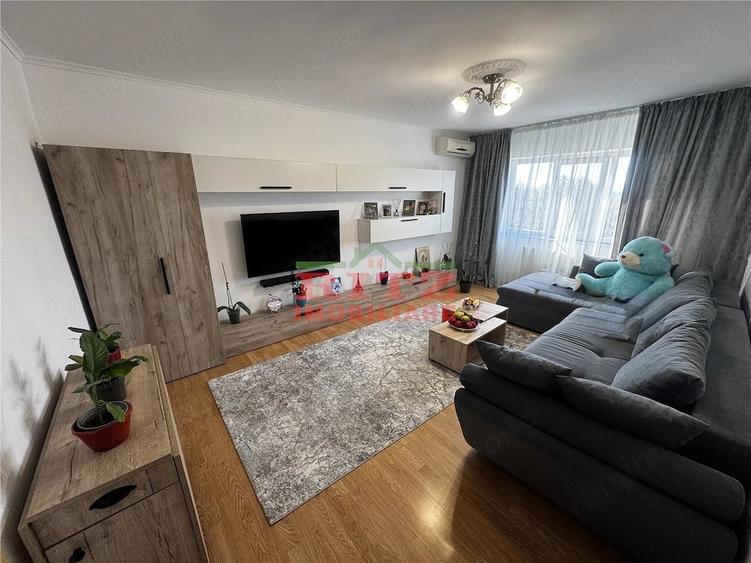 Apartament cu 3 camere decomandat în Central