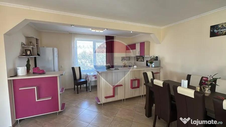 Casă cu 5 camere cu Teren 535 Mp în Sântandrei