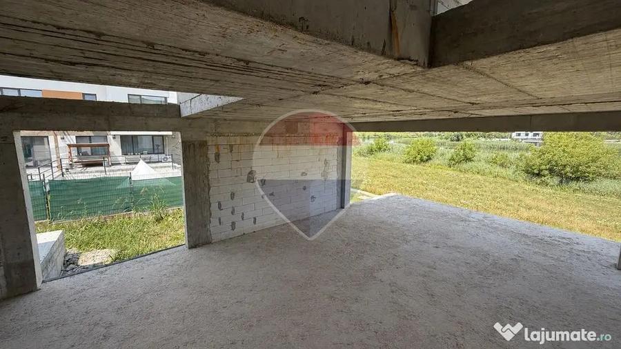 Casă cu 5 camere cu Teren 420 Mp în Corbeanca