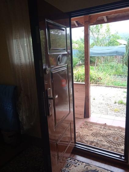 Casă cu 2 camere în Moroeni