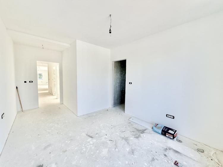 Duplex cu 4 camere cu Teren 415 Mp în Albina