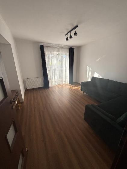 Apartament cu 2 camere decomandat, mobilat în Tractorul